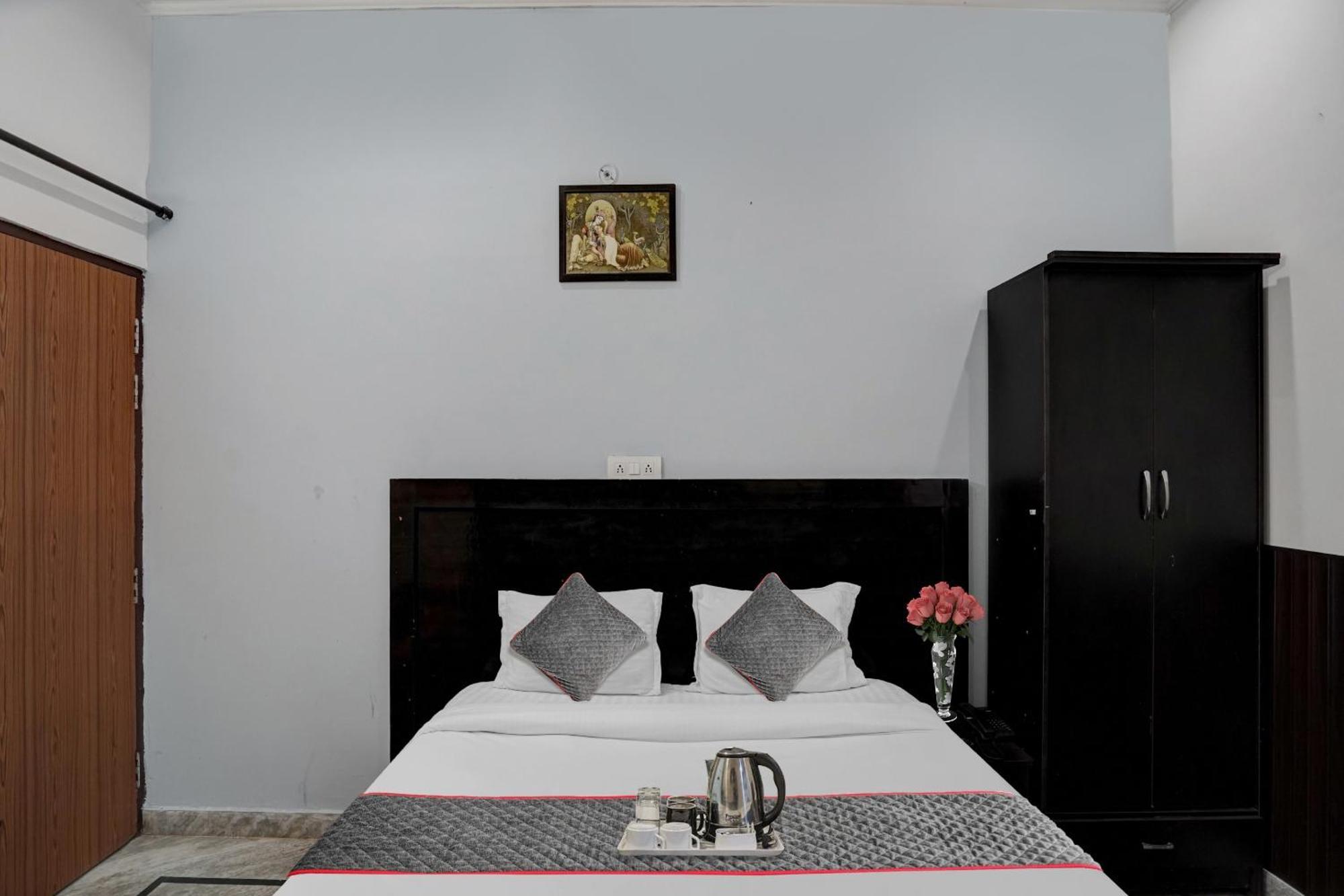Collection O Samira Residency Near Botanic Garden Of Indian Republic Hotel Noida Exterior photo