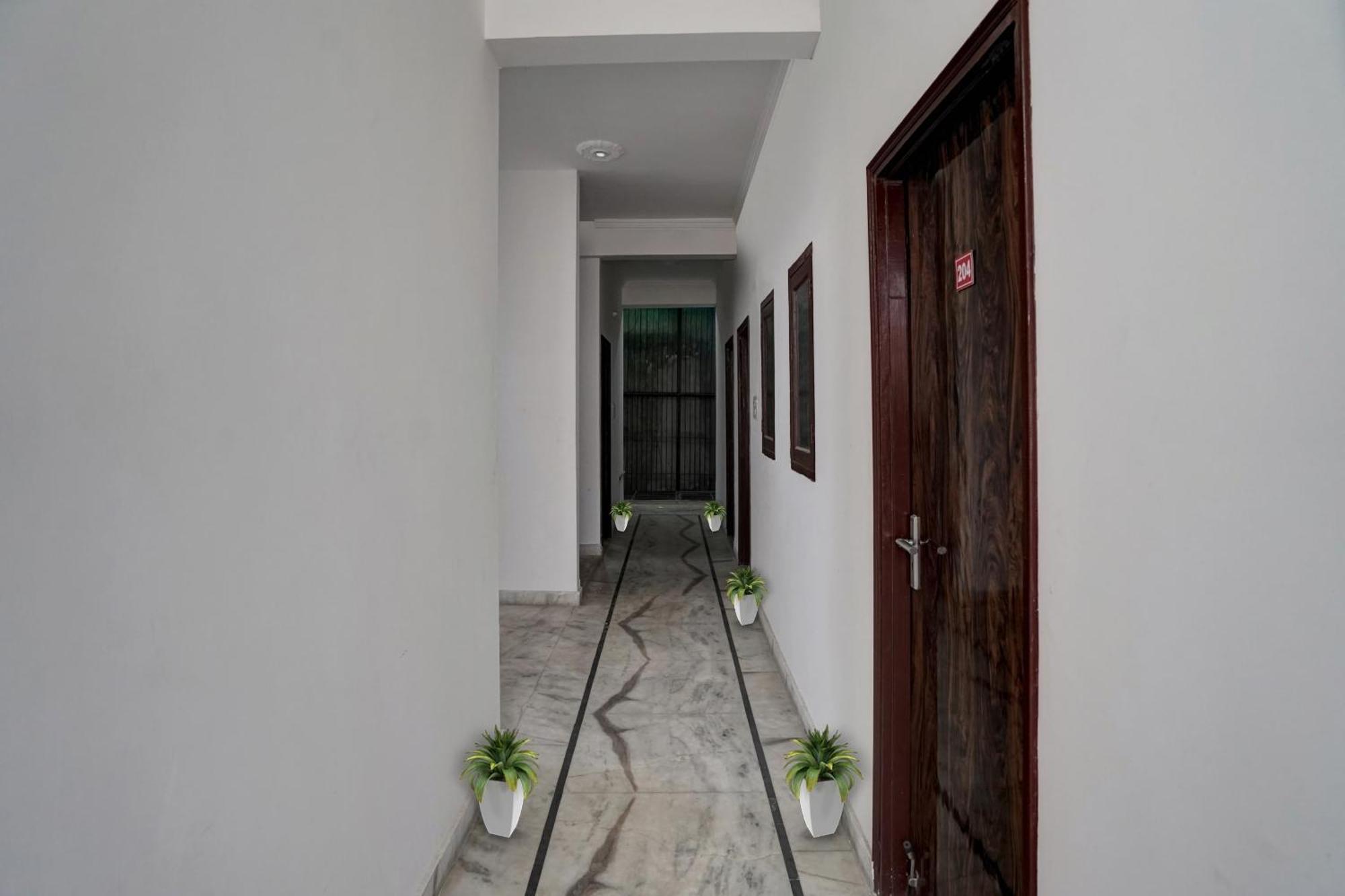 Collection O Samira Residency Near Botanic Garden Of Indian Republic Hotel Noida Exterior photo